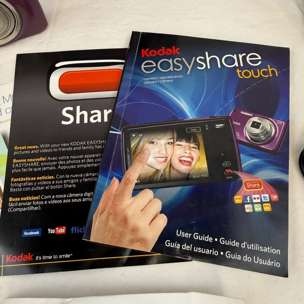 Kodak Easyshare Touch M577 Digital Camera Purple 14MP 5x Zoom Boxed Bundle